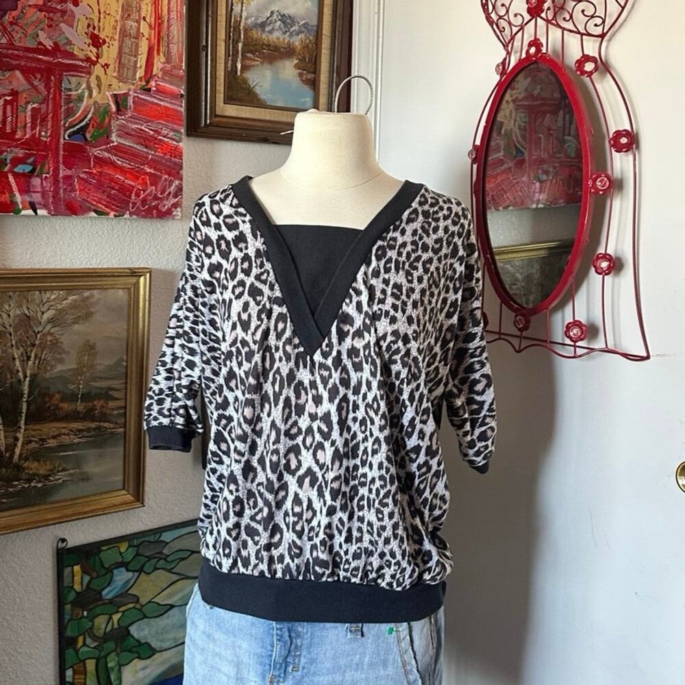teddi leopard print gray black short sleeve top